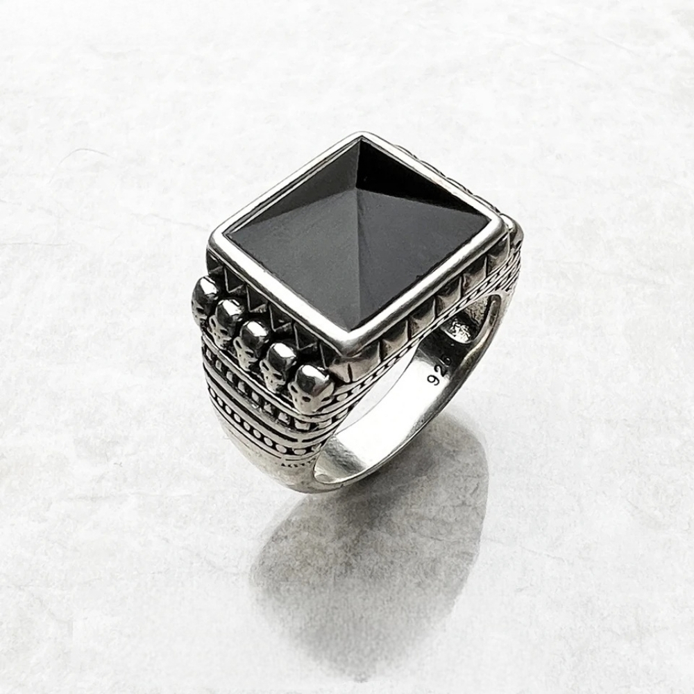 NEW Men's Silver S925 Skull Ring Black Stone Size 8 & 9